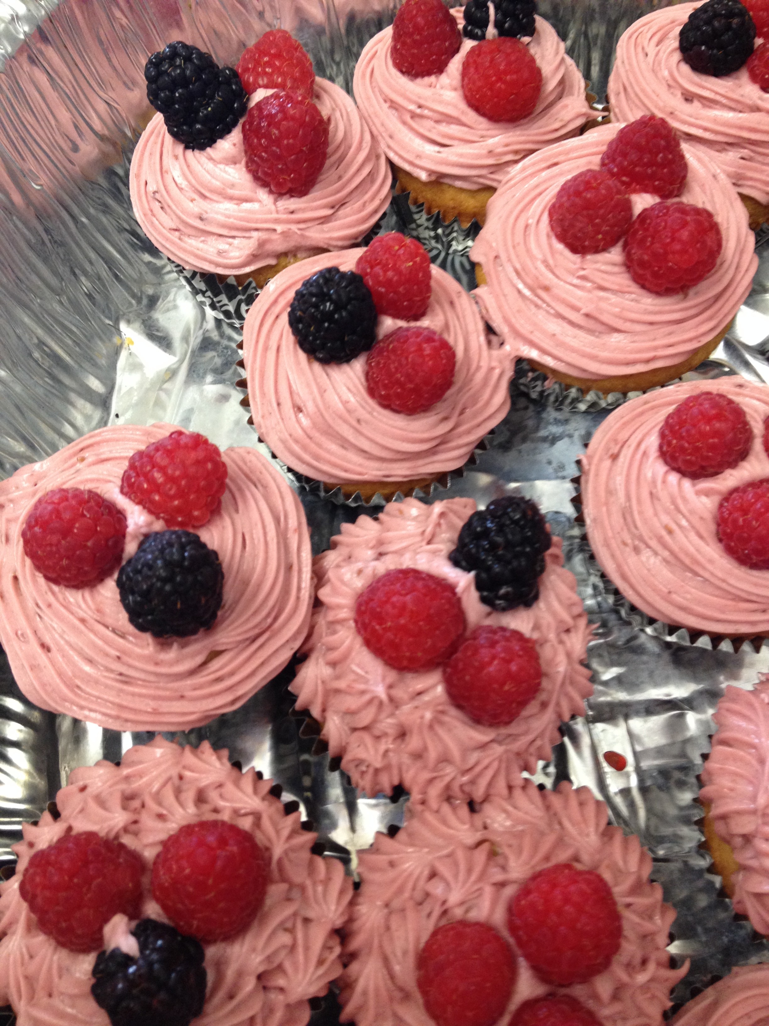 raspberry cupcake. 04-15-14 (2)
